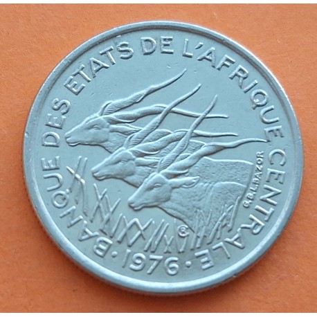 . GABÓN 50 FRANCOS 1976 Letra D ANTILOPES Estados del África Central KM.11 MONEDA DE NICKEL SC- Central African States